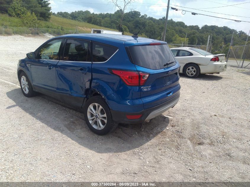 1FMCU0GDXKUA17602 2019 Ford Escape Se