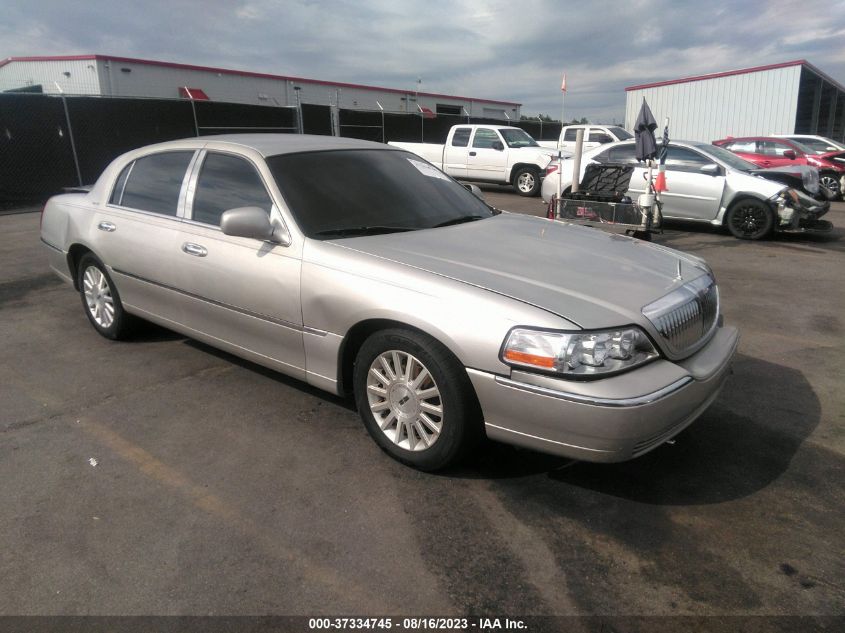 2004 Lincoln Town Car