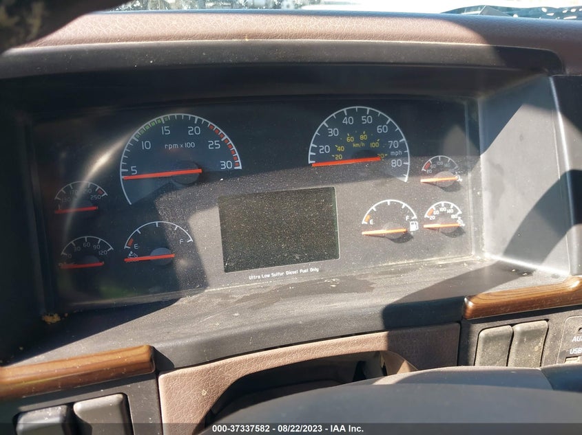 2015 Volvo Vn Vnl VIN: 4V4NC9EJ5FN915266 Lot: 37337582