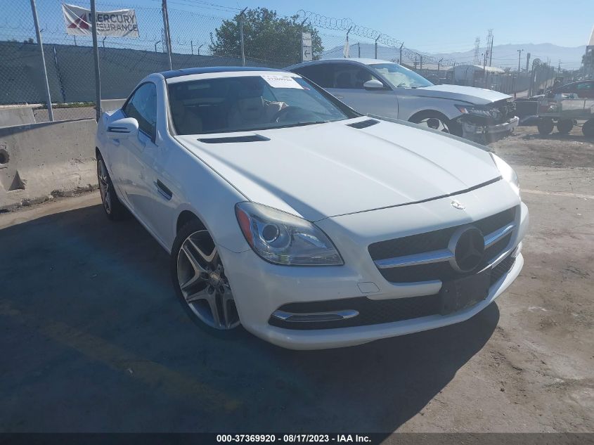 VIN WDDPK4HA8FF100145 2015 Mercedes-Benz SLK-Class,... no.1