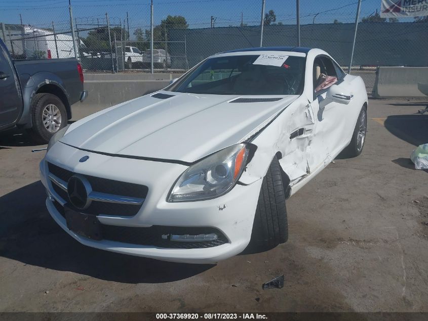 VIN WDDPK4HA8FF100145 2015 Mercedes-Benz SLK-Class,... no.2