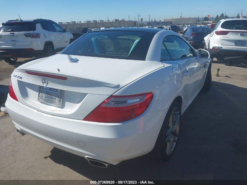 VIN WDDPK4HA8FF100145 2015 Mercedes-Benz SLK-Class,... no.4