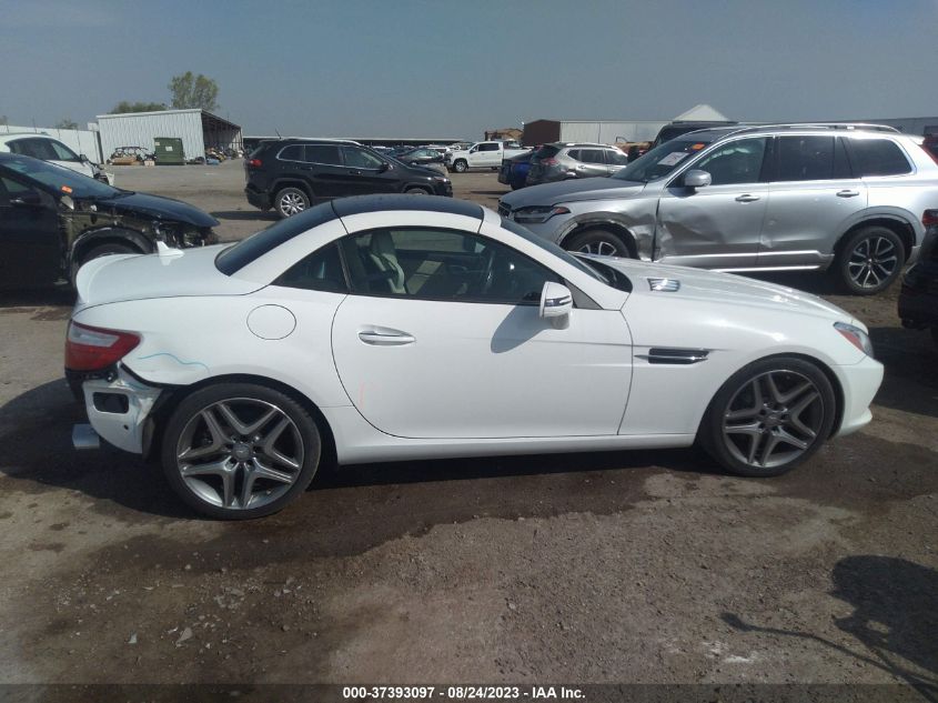 VIN WDDPK3JA0GF122405 2016 Mercedes-Benz SLK-Class,... no.13