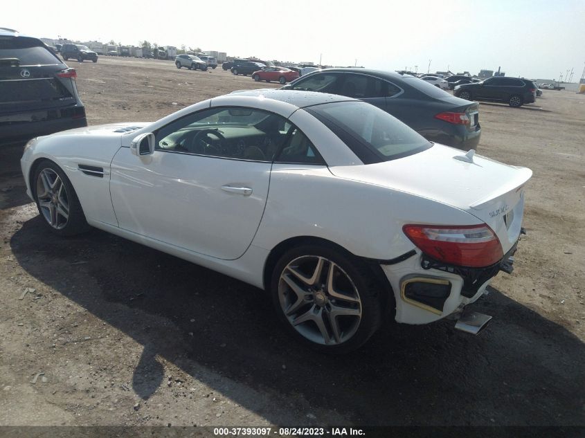 VIN WDDPK3JA0GF122405 2016 Mercedes-Benz SLK-Class,... no.3