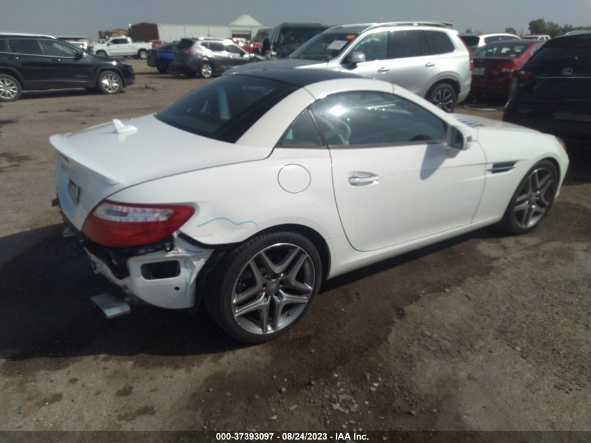 VIN WDDPK3JA0GF122405 2016 Mercedes-Benz SLK-Class,... no.4