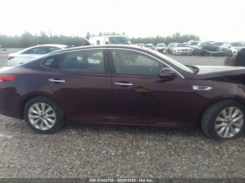 5XXGU4L30JG215412 2018 Kia Optima Ex