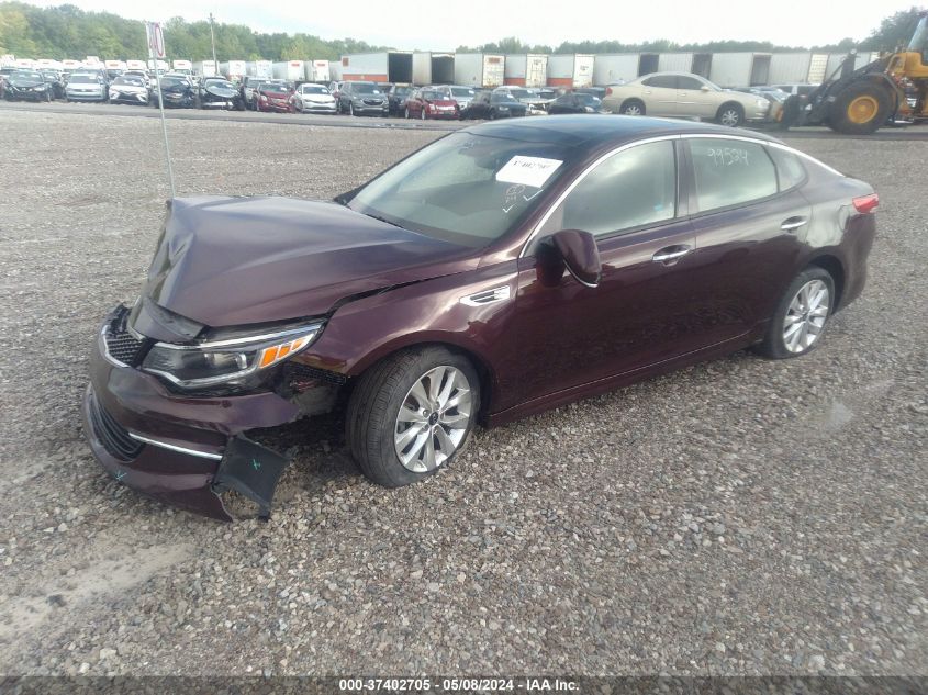 5XXGU4L30JG215412 2018 Kia Optima Ex