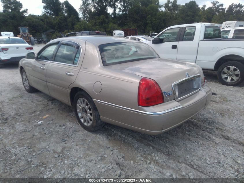 2007 Lincoln Town Car Signature VIN: 1LNHM81V97Y626203 Lot: 37434179