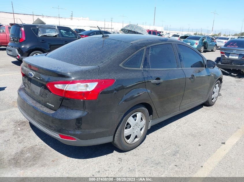 2014 Ford Focus S VIN: 1FADP3E26EL220327 Lot: 37438100