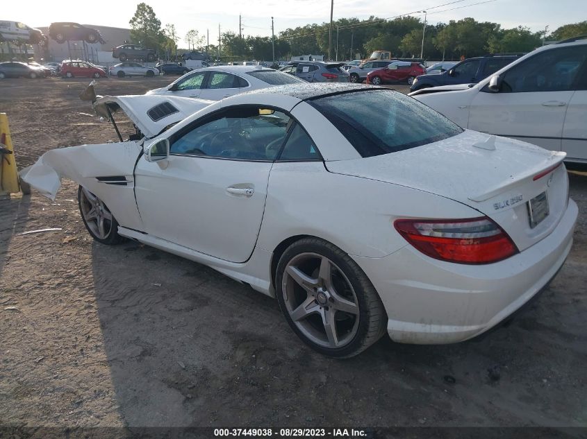 VIN WDDPK4HA8FF096498 2015 Mercedes-Benz SLK-Class,... no.3