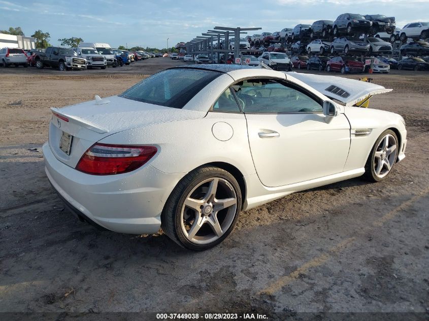 VIN WDDPK4HA8FF096498 2015 Mercedes-Benz SLK-Class,... no.4