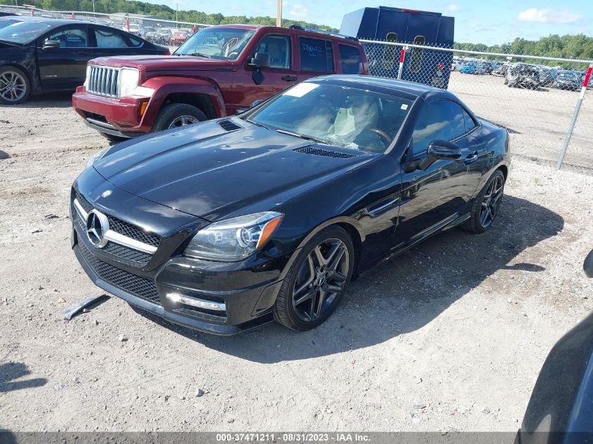 VIN WDDPK4HA8DF072649 2013 Mercedes-Benz SLK-Class,... no.2