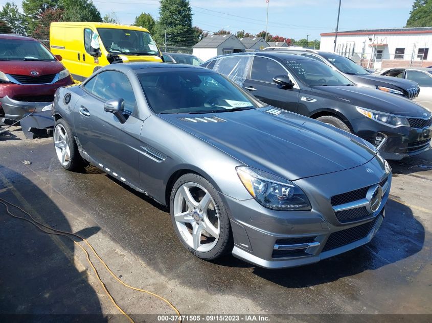 VIN WDDPK5HA6GF121082 2016 Mercedes-Benz SLK-Class,... no.1