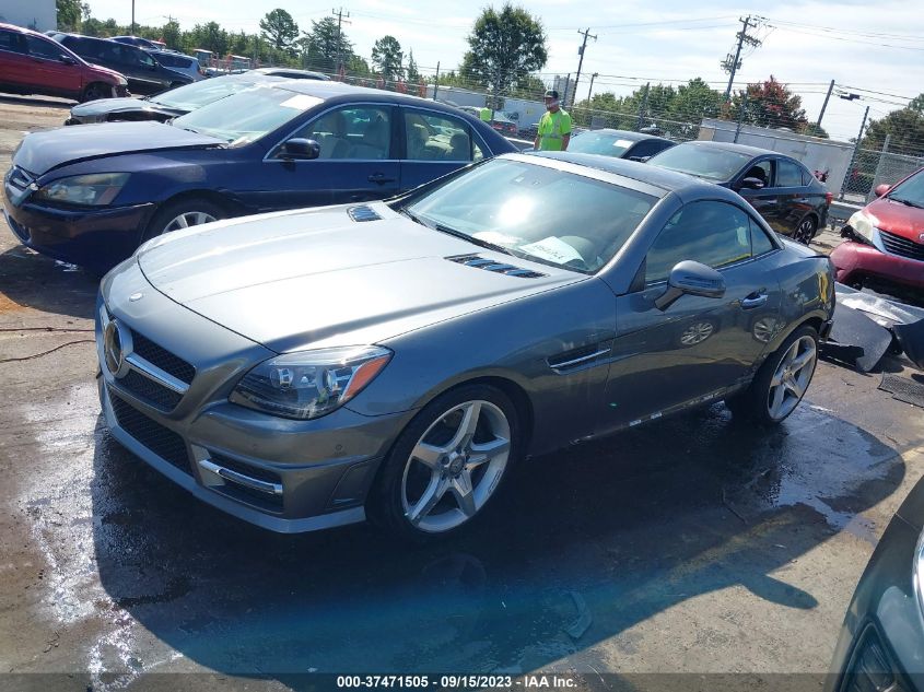 VIN WDDPK5HA6GF121082 2016 Mercedes-Benz SLK-Class,... no.2