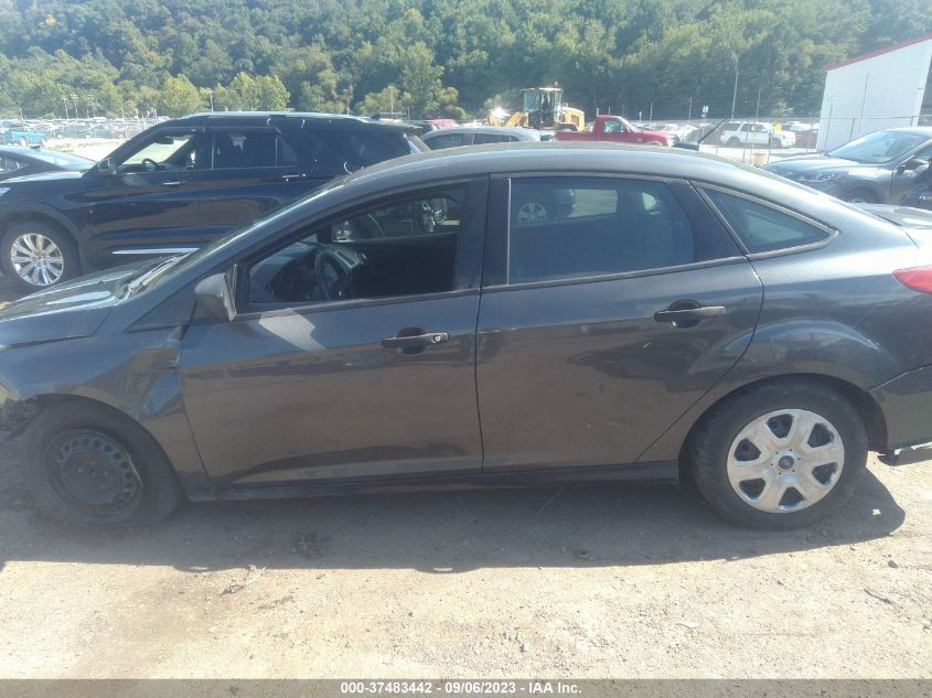 2017 Ford Focus S VIN: 1FADP3E26HL262940 Lot: 37483442