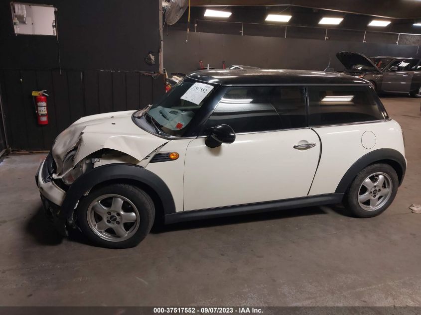 2009 Mini Cooper Hardtop VIN: WMWMF33539TW72135 Lot: 37517552