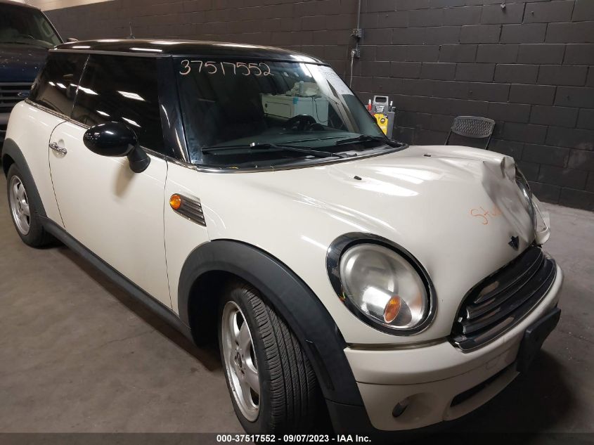 2009 Mini Cooper Hardtop VIN: WMWMF33539TW72135 Lot: 37517552