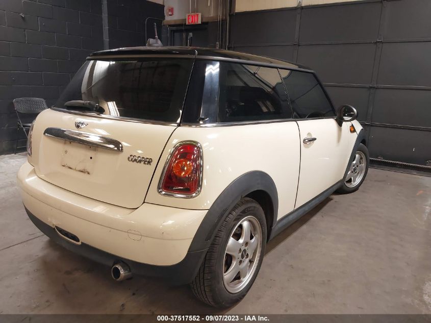 2009 Mini Cooper Hardtop VIN: WMWMF33539TW72135 Lot: 37517552