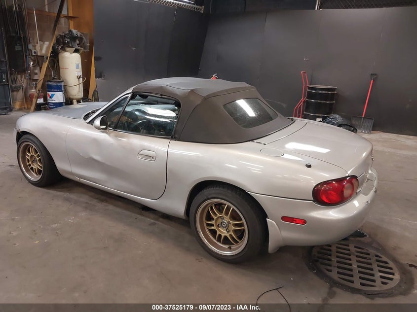 2001 Mazda Mx-5 Miata Se Special Edition/Ls VIN: JM1NB353X10206660 Lot: 37525179