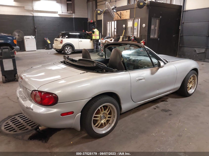 2001 Mazda Mx-5 Miata Se Special Edition/Ls VIN: JM1NB353X10206660 Lot: 37525179