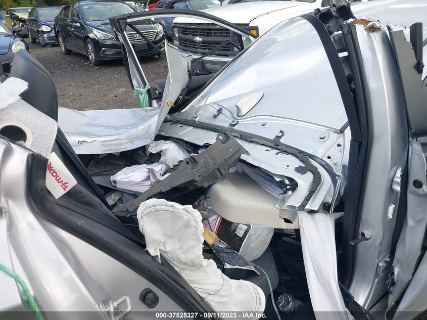 2022 Toyota Prius Xle Awd-E VIN: JTDL9MFU9N3040135 Lot: 37525327