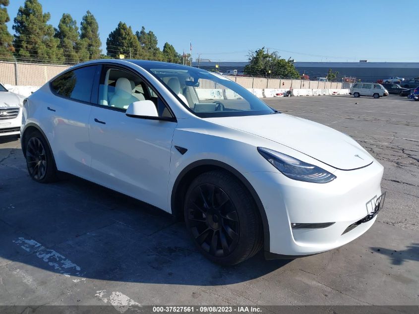 2022 Tesla Model Y Long Range VIN: 7SAYGAEE0NF570813 Lot: 37527561