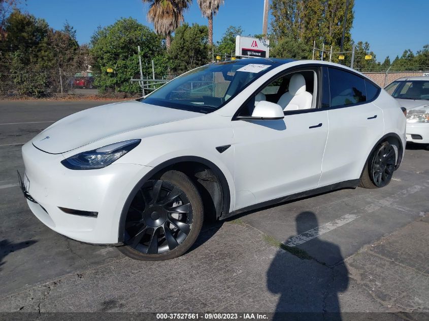 2022 Tesla Model Y Long Range VIN: 7SAYGAEE0NF570813 Lot: 37527561