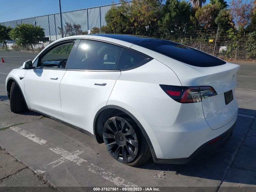 2022 Tesla Model Y Long Range VIN: 7SAYGAEE0NF570813 Lot: 37527561