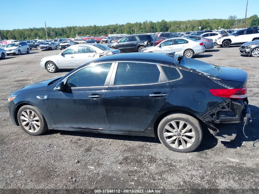 5XXGT4L3XJG272929 2018 Kia Optima Lx