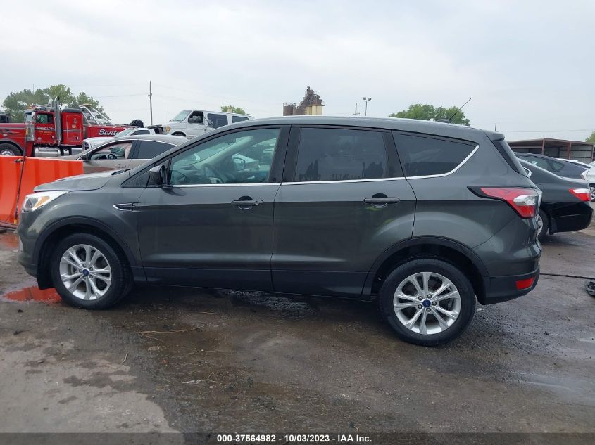 1FMCU9GD2HUE50392 2017 Ford Escape Se