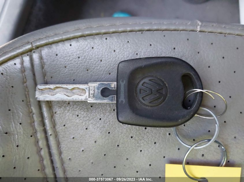 2000 Volkswagen New Beetle Gls VIN: 3VWCA21C0YM491805 Lot: 39702237