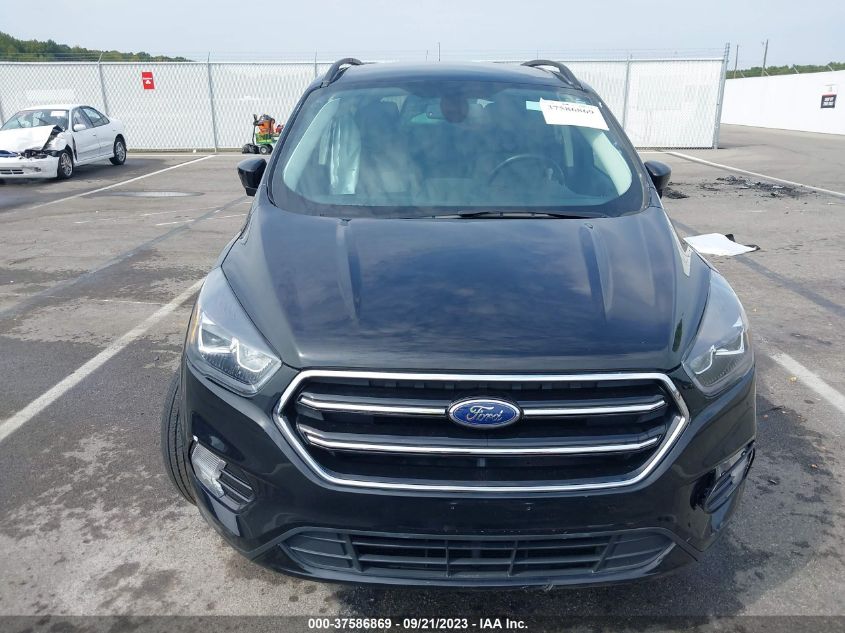 1FMCU0J90HUF10332 2017 Ford Escape Titanium