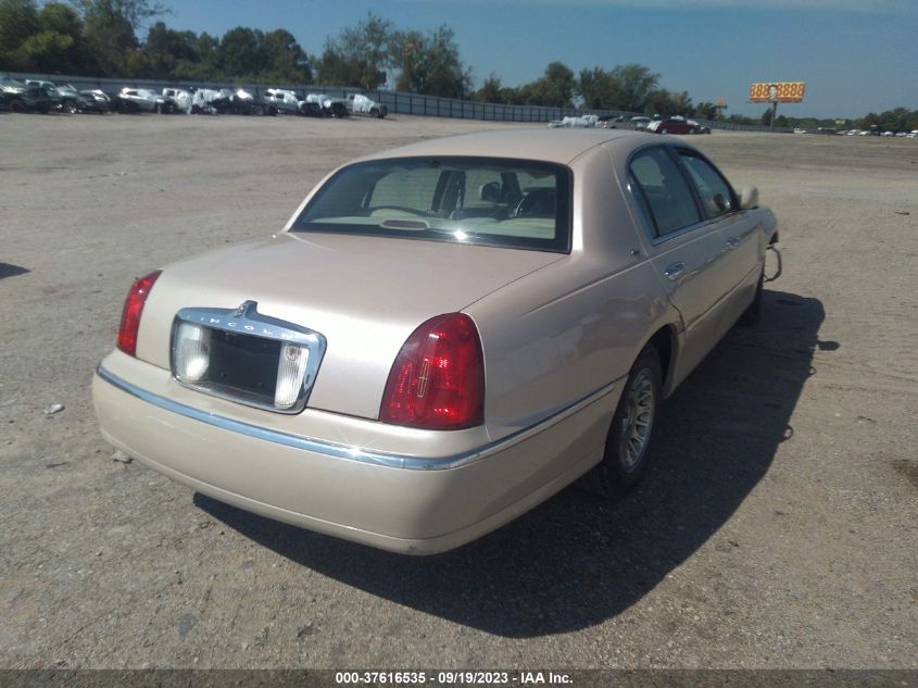 1LNHM83W1XY710229 1999 Lincoln Town Car Cartier