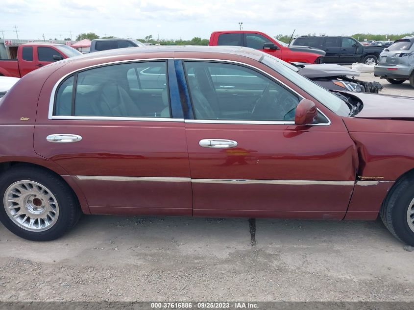 2002 Lincoln Town Car Cartier/Cartier Prem. VIN: 1LNHM83W52Y626407 Lot: 37616886