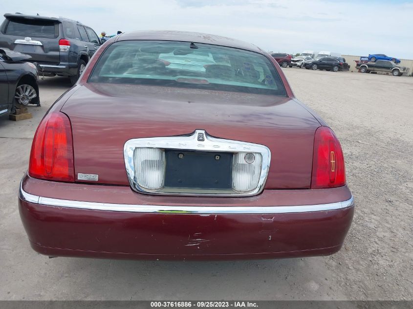 1LNHM83W52Y626407 2002 Lincoln Town Car Cartier/Cartier Prem.