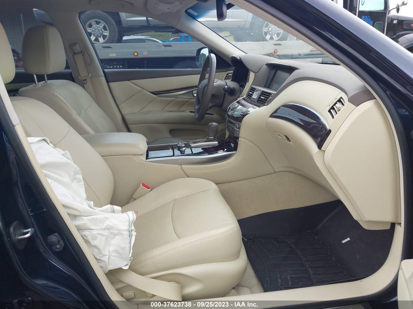 2019 Infiniti Q70L 3.7X Luxe VIN: JN1BY1PR6KM725340 Lot: 37623738