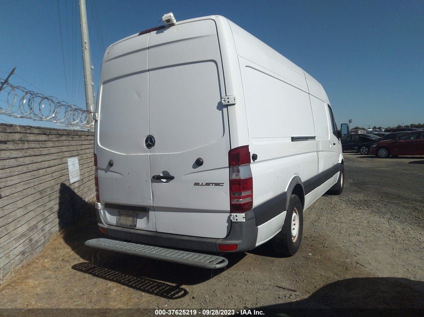2014 Mercedes-Benz Sprinter 2500 High Roof VIN: WD3PE8DE6E5895695 Lot: 37625219