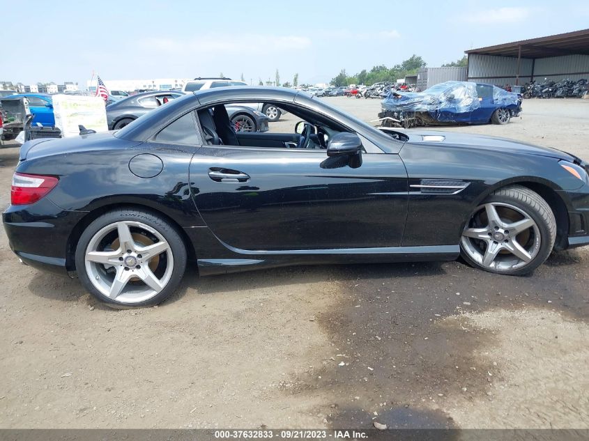 VIN WDDPK3JA5GF117782 2016 Mercedes-Benz SLK-Class,... no.13