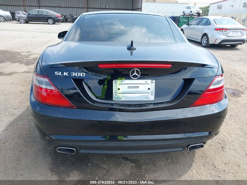 VIN WDDPK3JA5GF117782 2016 Mercedes-Benz SLK-Class,... no.16