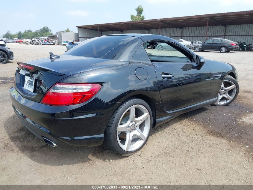 VIN WDDPK3JA5GF117782 2016 Mercedes-Benz SLK-Class,... no.4