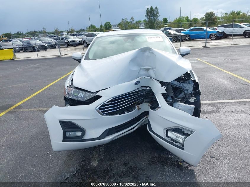 3FA6P0HD5KR280844 2019 Ford Fusion Se