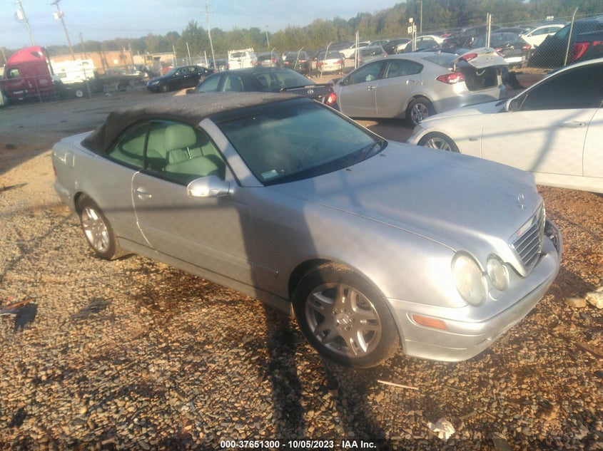 2003 Mercedes-Benz Clk-Class 3.2L VIN: WDBLK65GX3T137206 Lot: 37651300