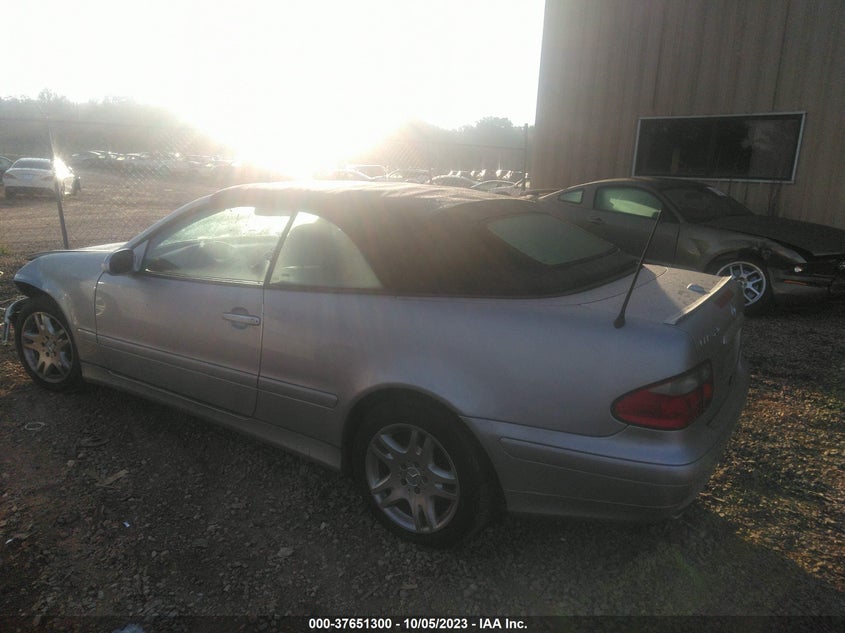 2003 Mercedes-Benz Clk-Class 3.2L VIN: WDBLK65GX3T137206 Lot: 37651300