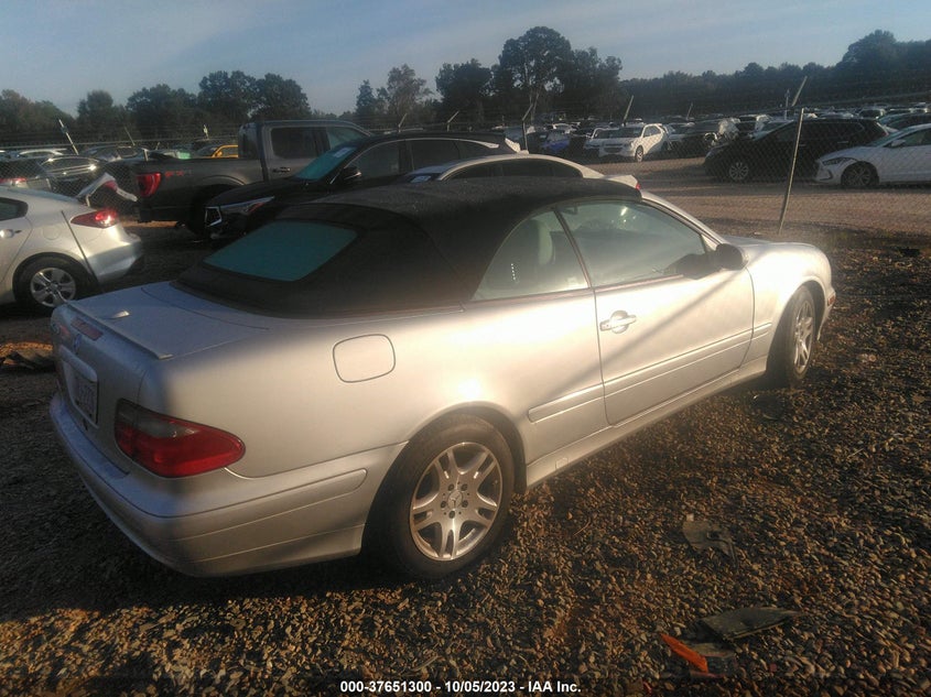 2003 Mercedes-Benz Clk-Class 3.2L VIN: WDBLK65GX3T137206 Lot: 37651300
