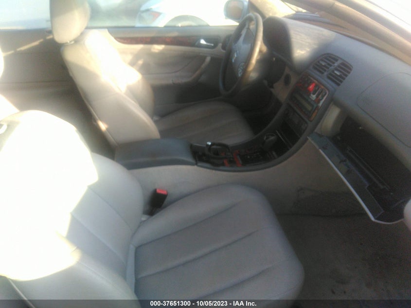 2003 Mercedes-Benz Clk-Class 3.2L VIN: WDBLK65GX3T137206 Lot: 37651300