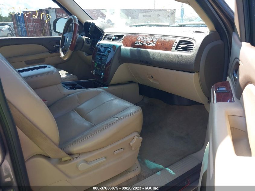 1GNSKJE30BR341531 2011 Chevrolet Suburban Lt