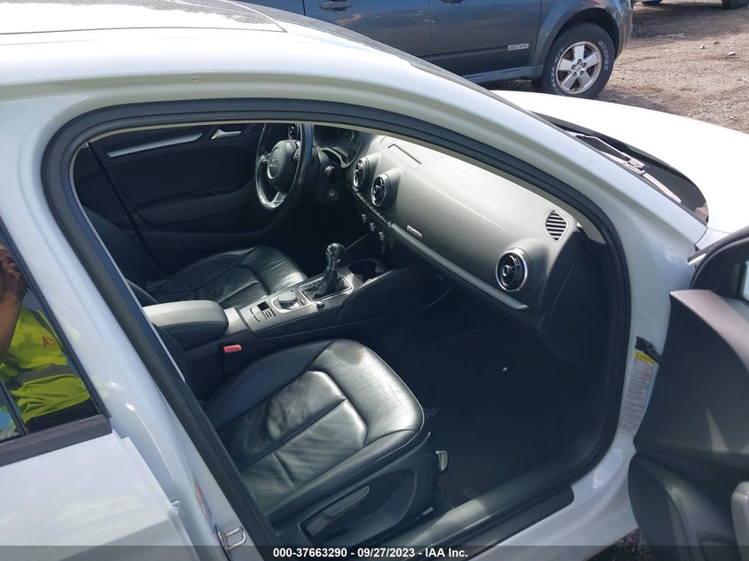 2015 Audi A3 2.0T Premium VIN: WAUBFGFFXF1006965 Lot: 37663290