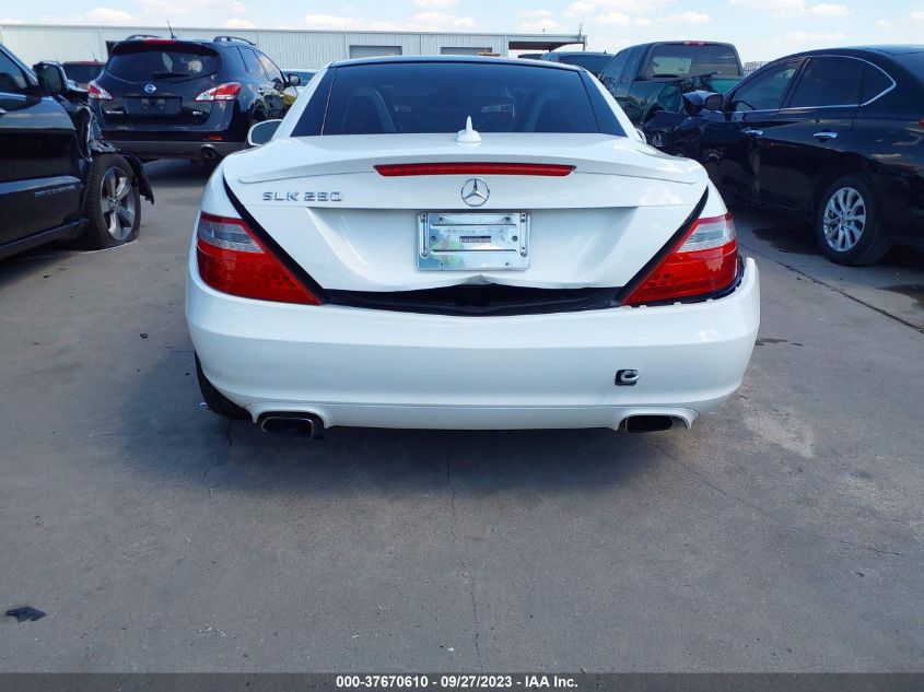 2015 Mercedes-Benz Slk 250 VIN: WDDPK4HA2FF104997 Lot: 37670610