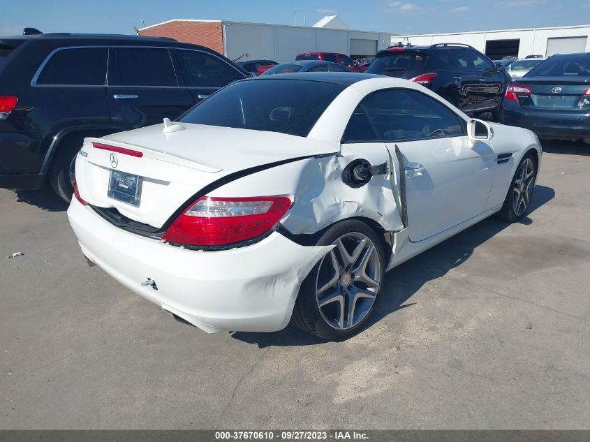 2015 Mercedes-Benz Slk 250 VIN: WDDPK4HA2FF104997 Lot: 37670610