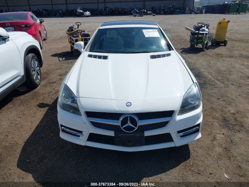 VIN WDDPK3JA5GF121640 2016 Mercedes-Benz SLK-Class,... no.12